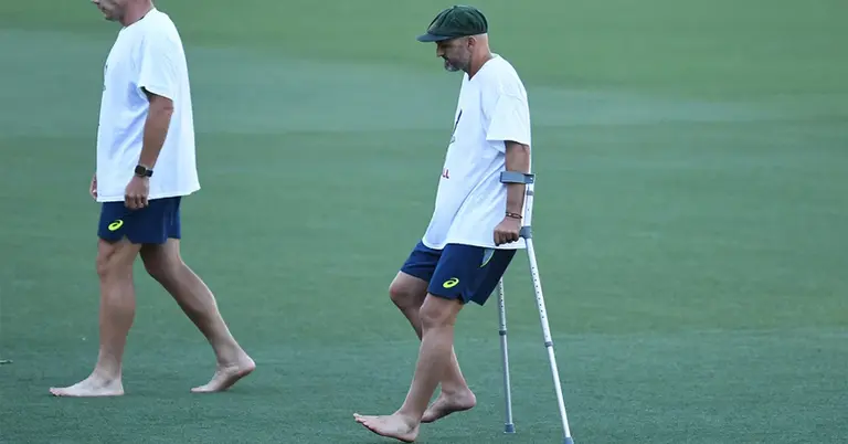 ইনজুরিতে পড়েছেন নাথান লায়ন